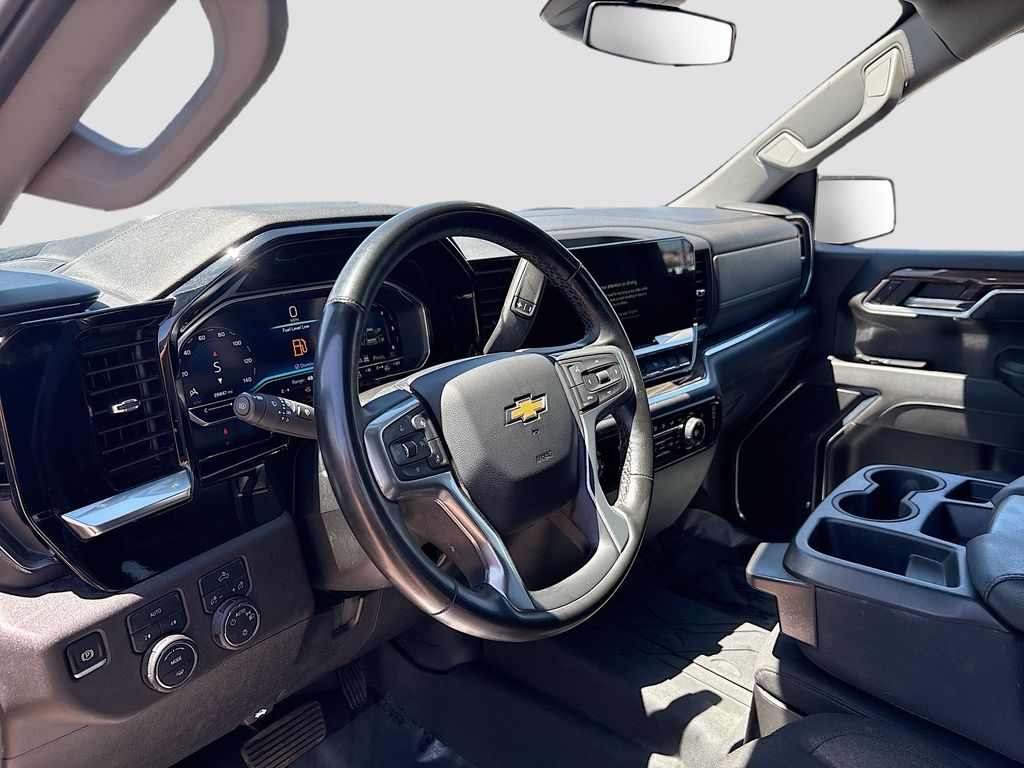 Used 2024 White Chevrolet LT image 9