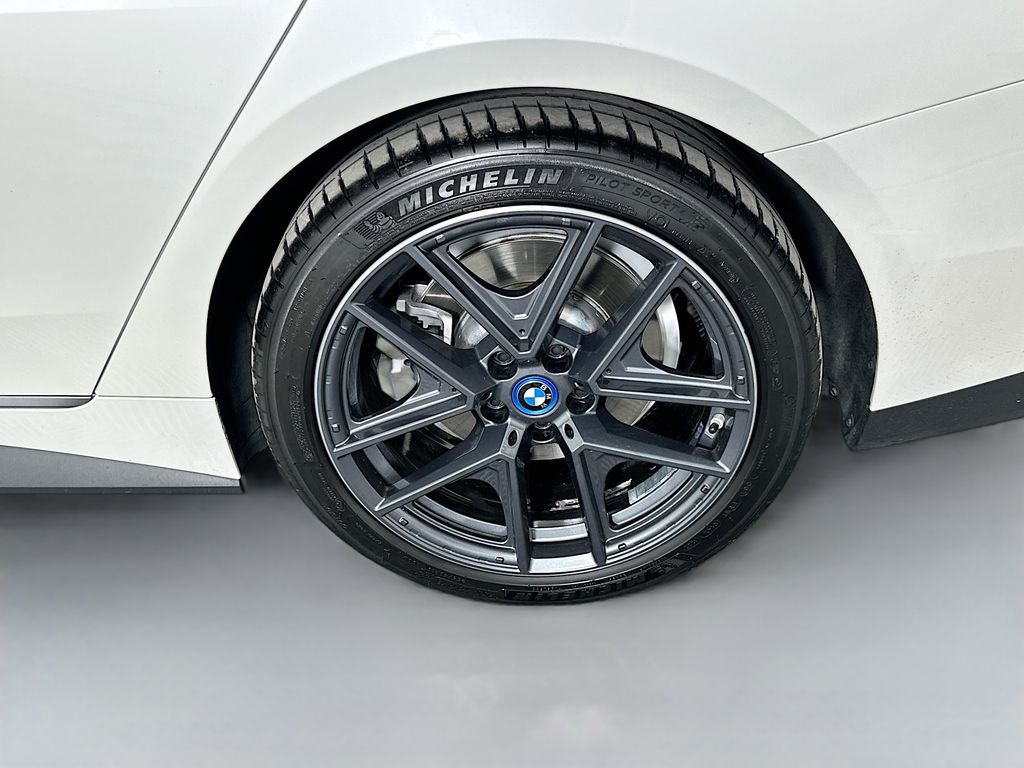 Thumbnail: 2023 BMW i4 - 31