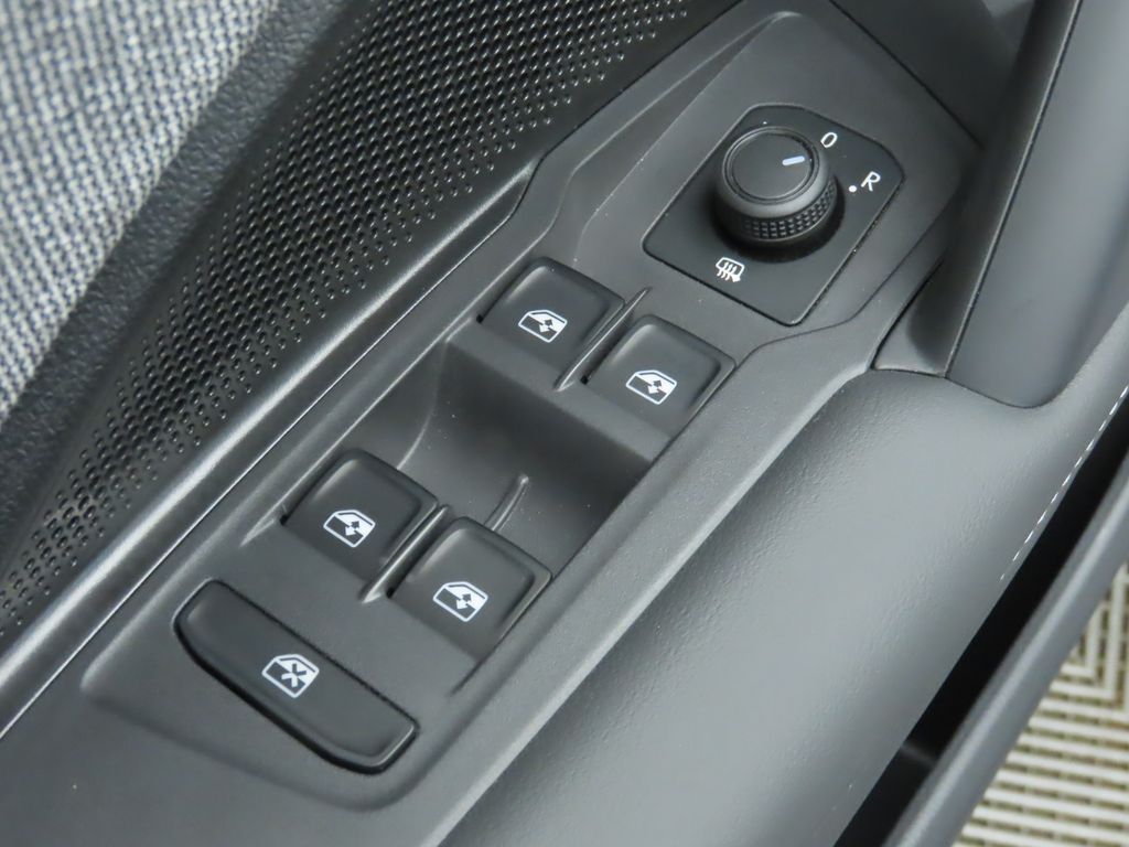 2025 Volkswagen Tiguan 2.0T 24