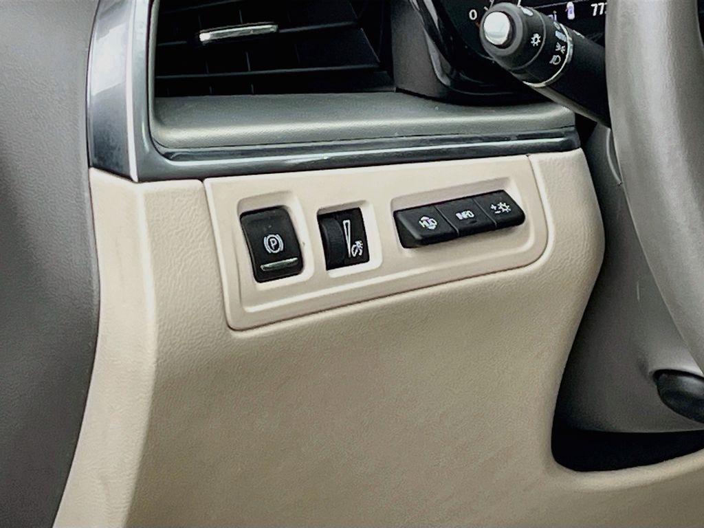 2023 Cadillac XT5 Premium Luxury Silver at North Houston Mitsubishi