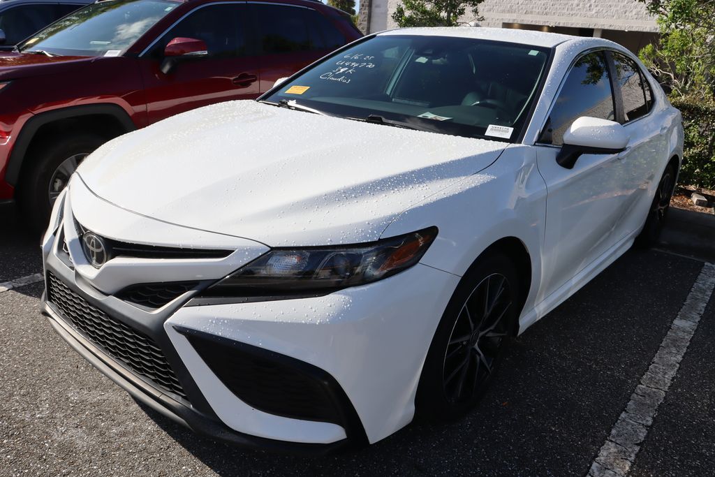 2021 Toyota Camry SE 2