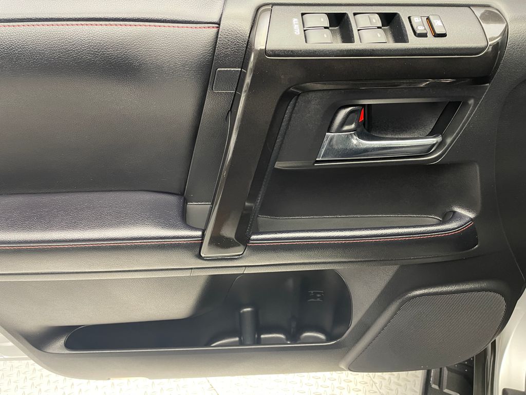 2024 Toyota 4Runner TRD Off Road 9