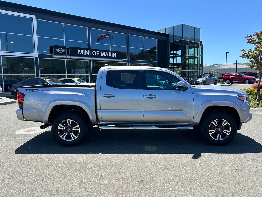 Thumbnail: 2019 Toyota Tacoma - 6