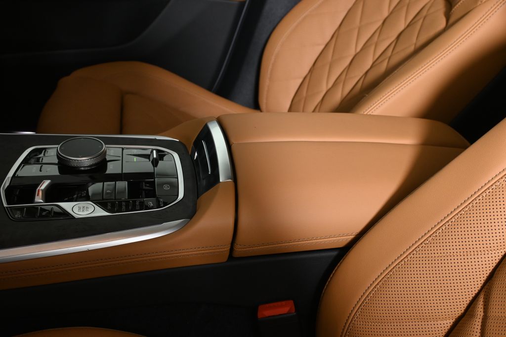 Thumbnail: 2026 BMW X7 - 25