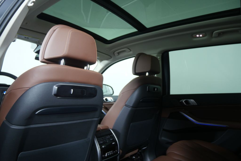 Thumbnail: 2025 BMW X7 - 17