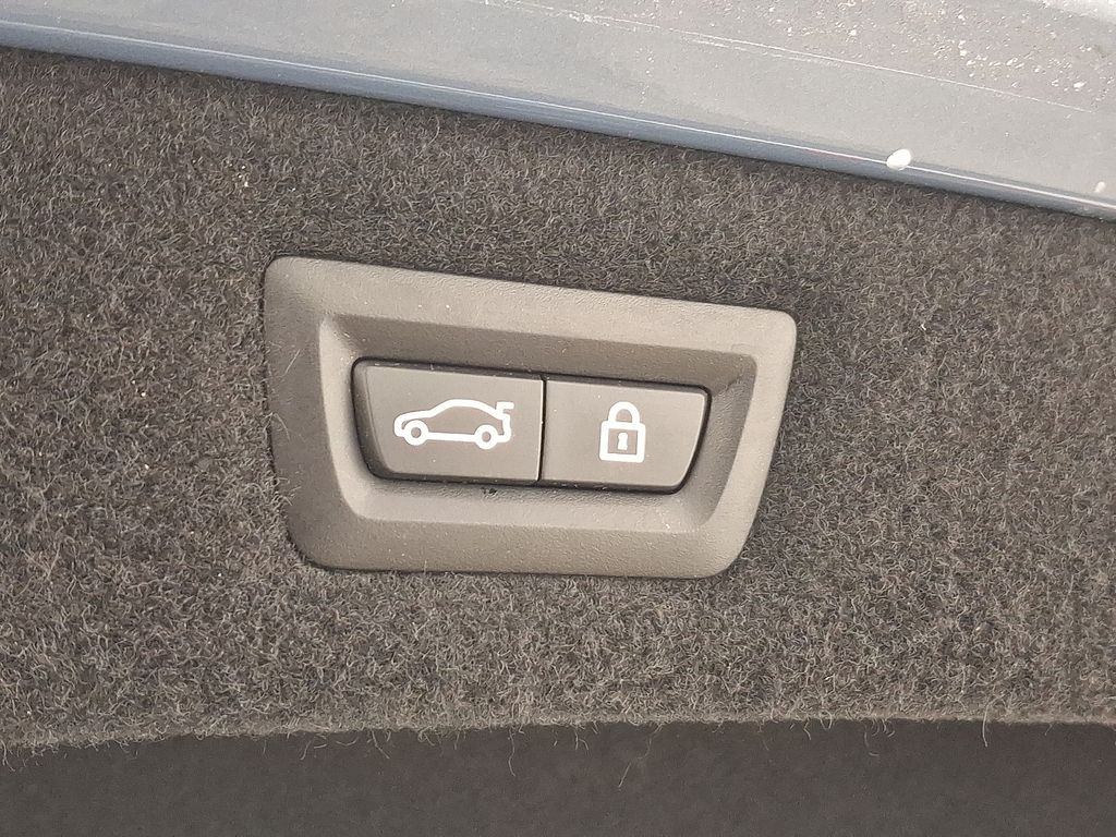 Thumbnail: 2022 BMW 8 Series - 32