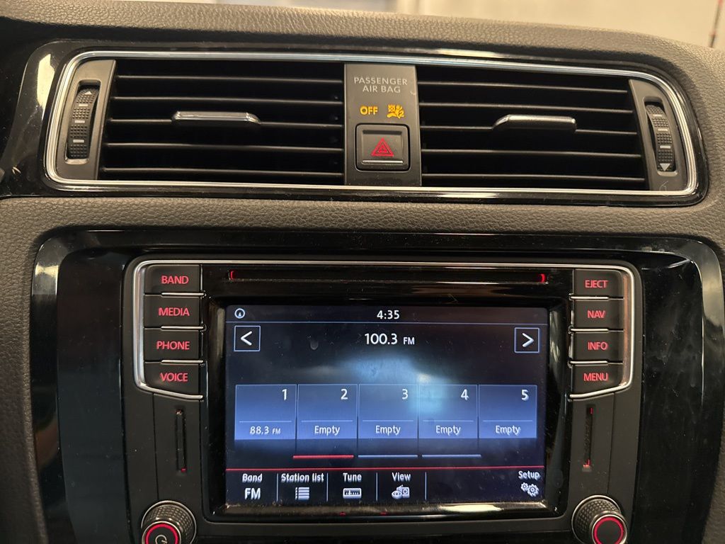 2017 Volkswagen Jetta 1.8T SEL photo 20