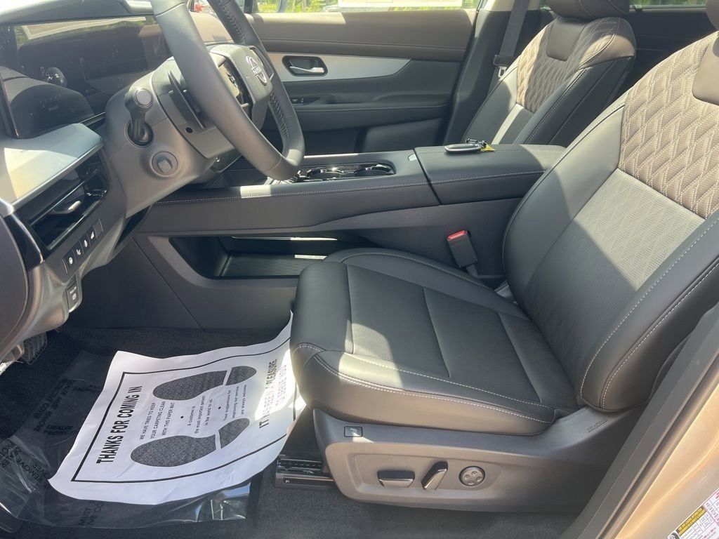 2025 Champagne Silver Metallic Nissan Murano Platinum AWD SUV