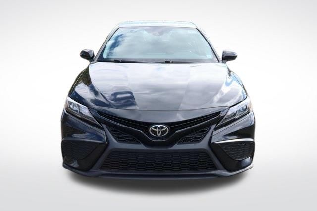 2022 Toyota Camry SE 2