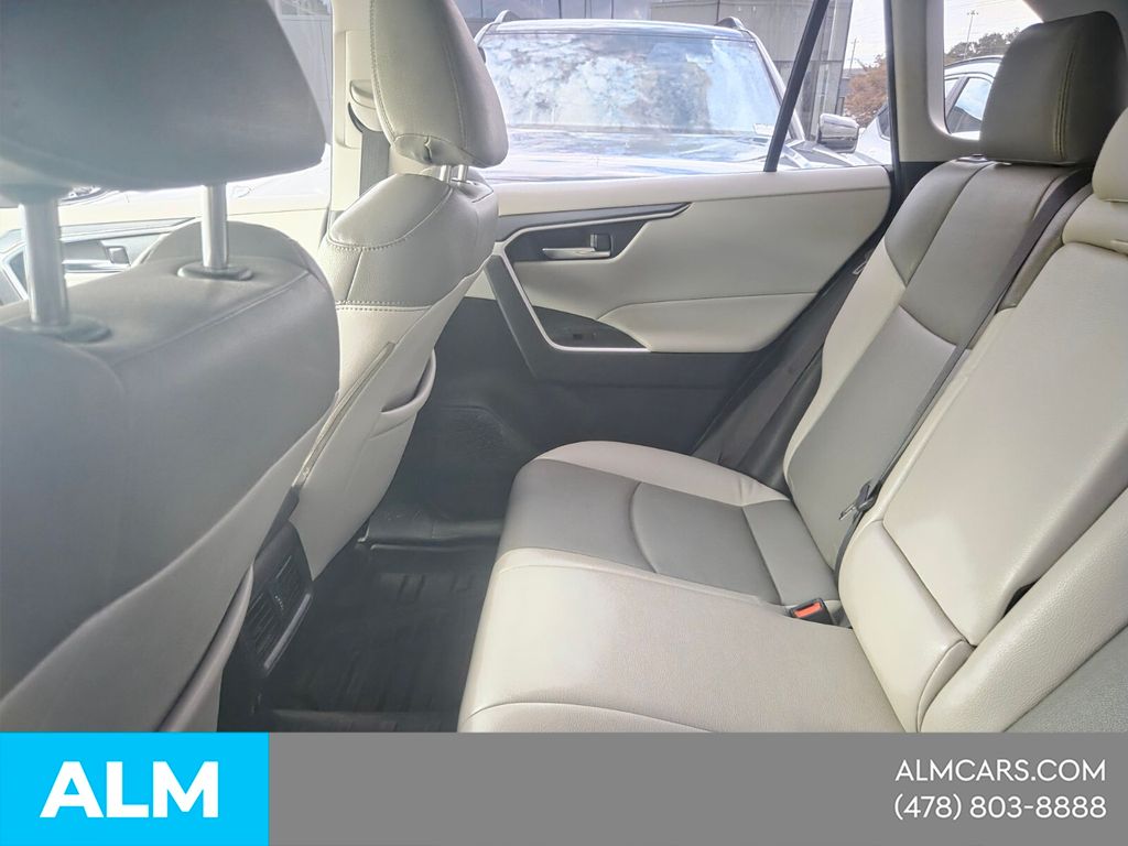 Used 2019 Green Toyota XLE image 5
