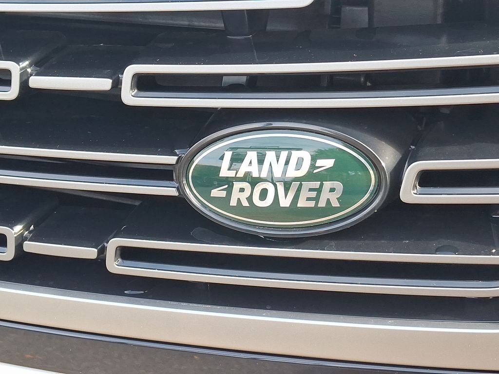 2025 Land Rover Range Rover SE 21