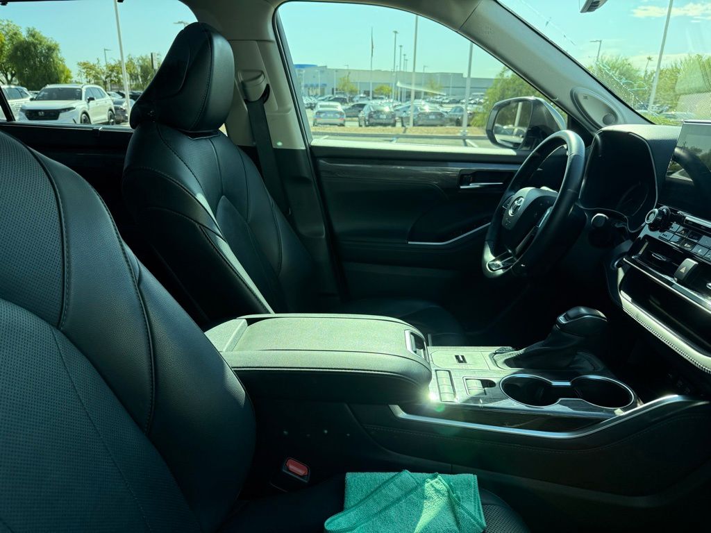 Thumbnail: 2021 Toyota Highlander - 5
