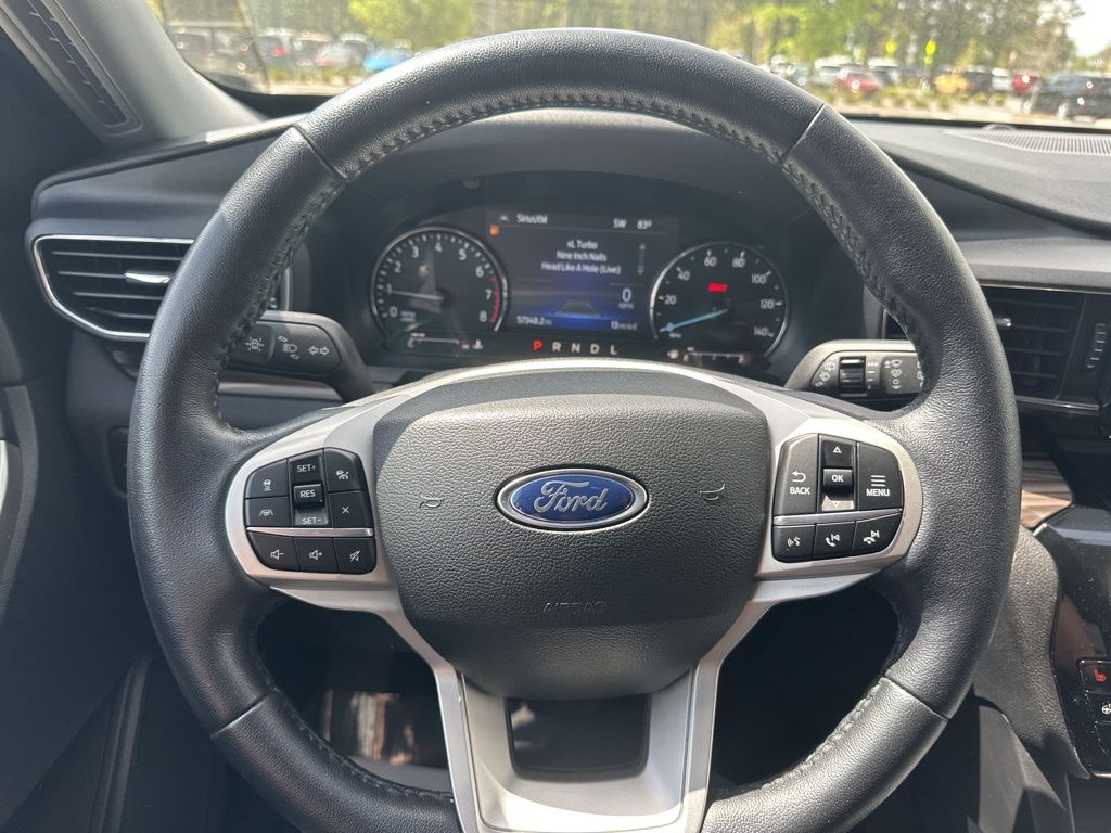 2023 Iconic Silver Metallic Ford Explorer Limited RWD SUV
