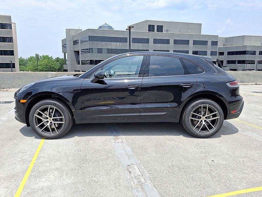 Thumbnail: 2025 Porsche Macan - 11