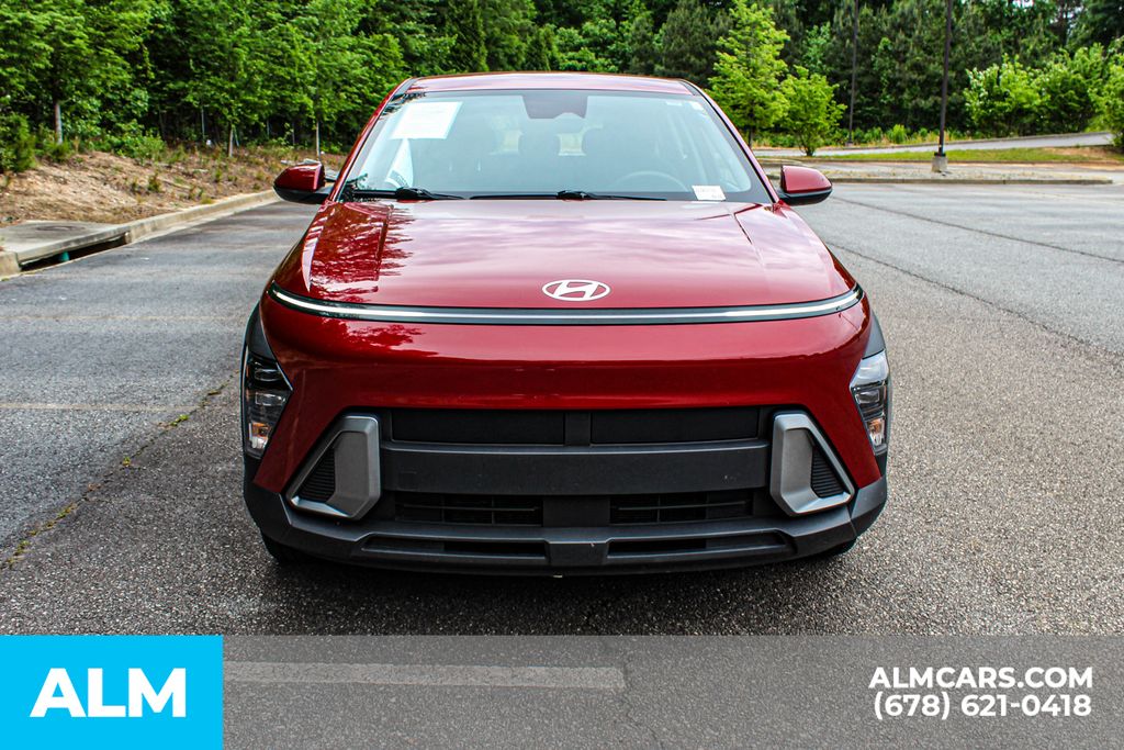 Used 2025 Red Hyundai SE image 10