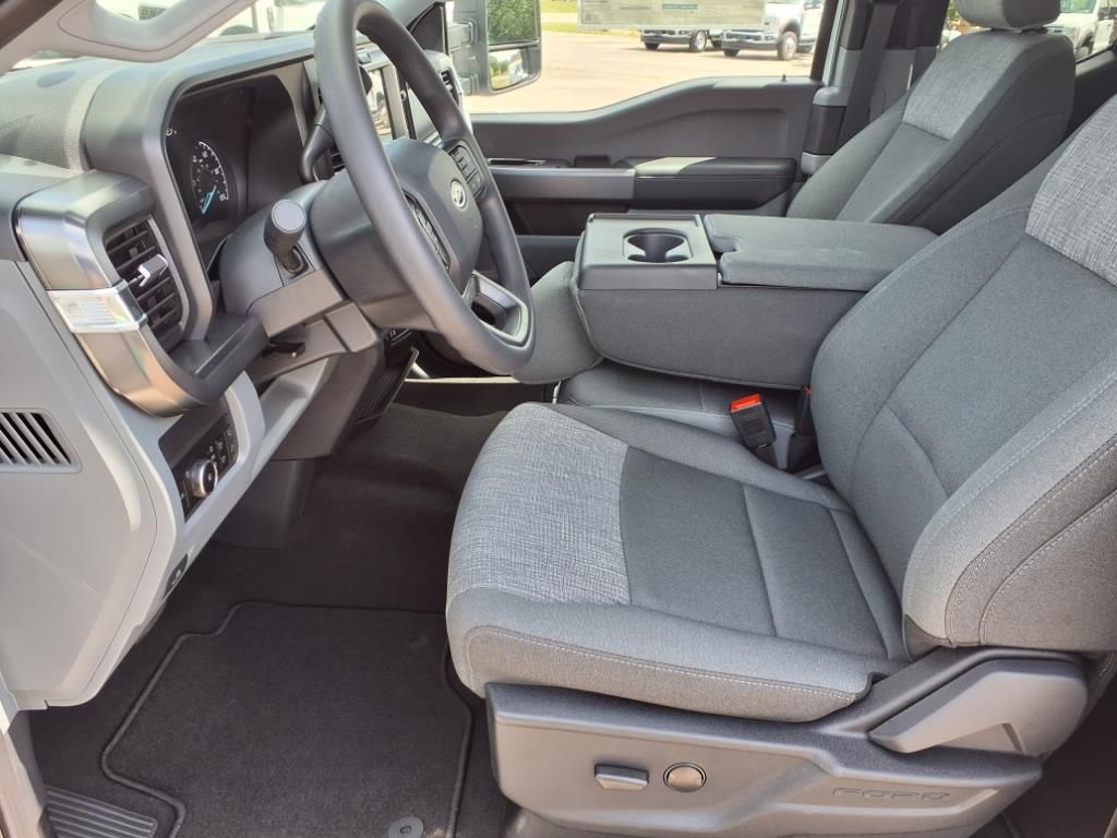New 2025 White Ford XLT image 4