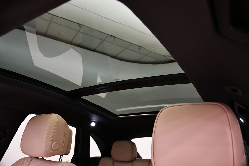 Thumbnail: 2025 Porsche Macan - 16