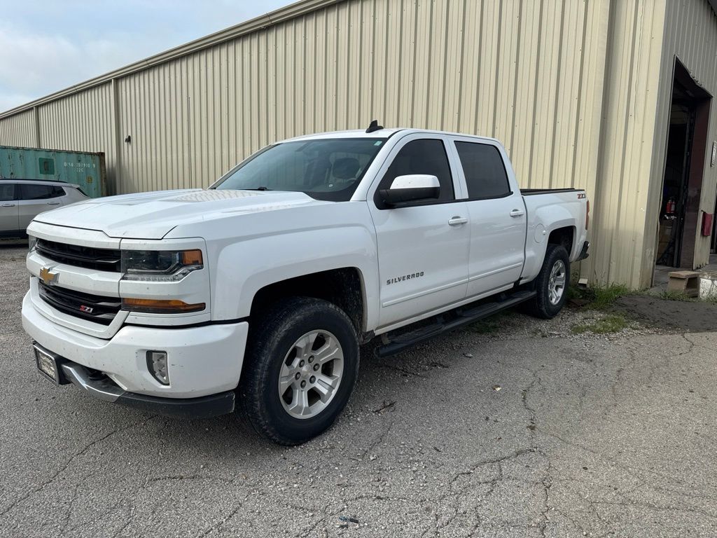 Summit White 2018 Chevrolet Silverado 1500 Pickup Truck Four-Wheel Drive 6-Speed Automatic Overdrive