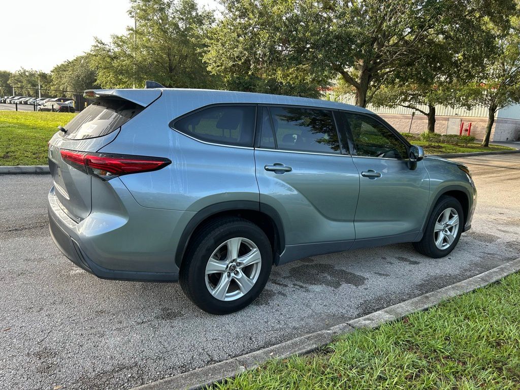 Thumbnail: 2022 Toyota Highlander - 5