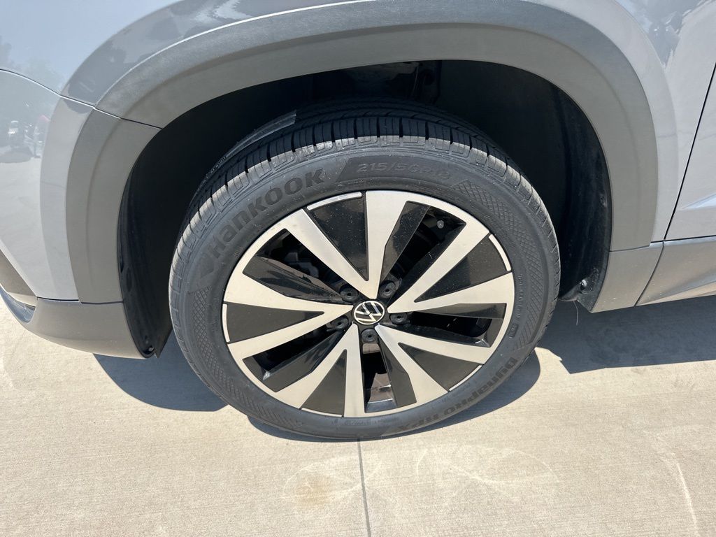 2022 Gray Volkswagen Taos 1.5T SE FWD SUV