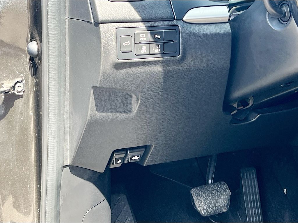 Used 2019 Silver Mazda Grand Touring image 10
