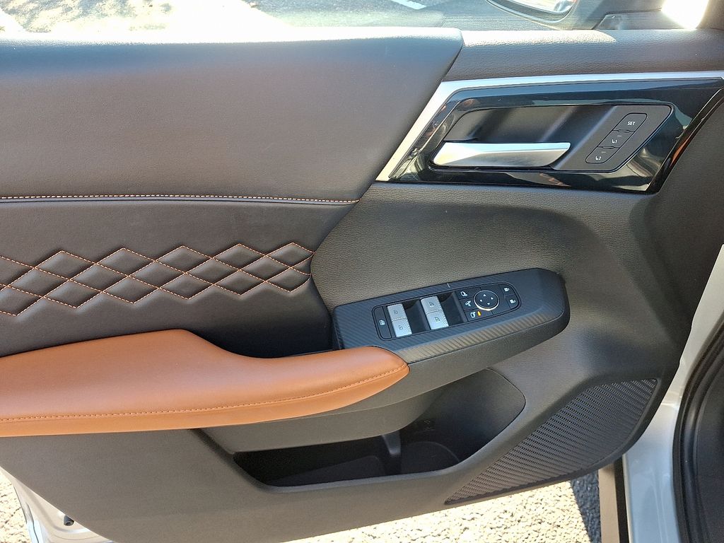 Thumbnail: 2022 Mitsubishi Outlander - 13