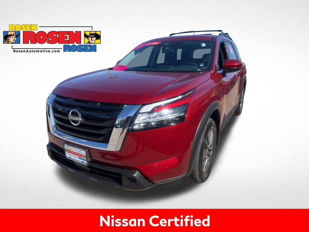 The 2022 Nissan Pathfinder SV photos