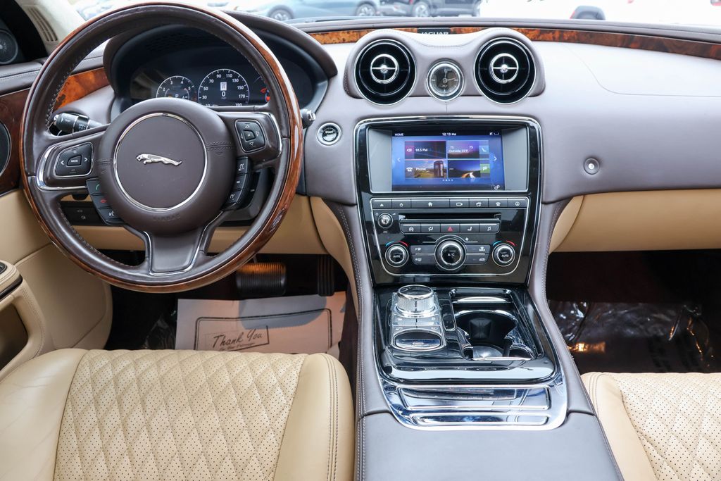 2016 Jaguar XJ XJL Portfolio 33