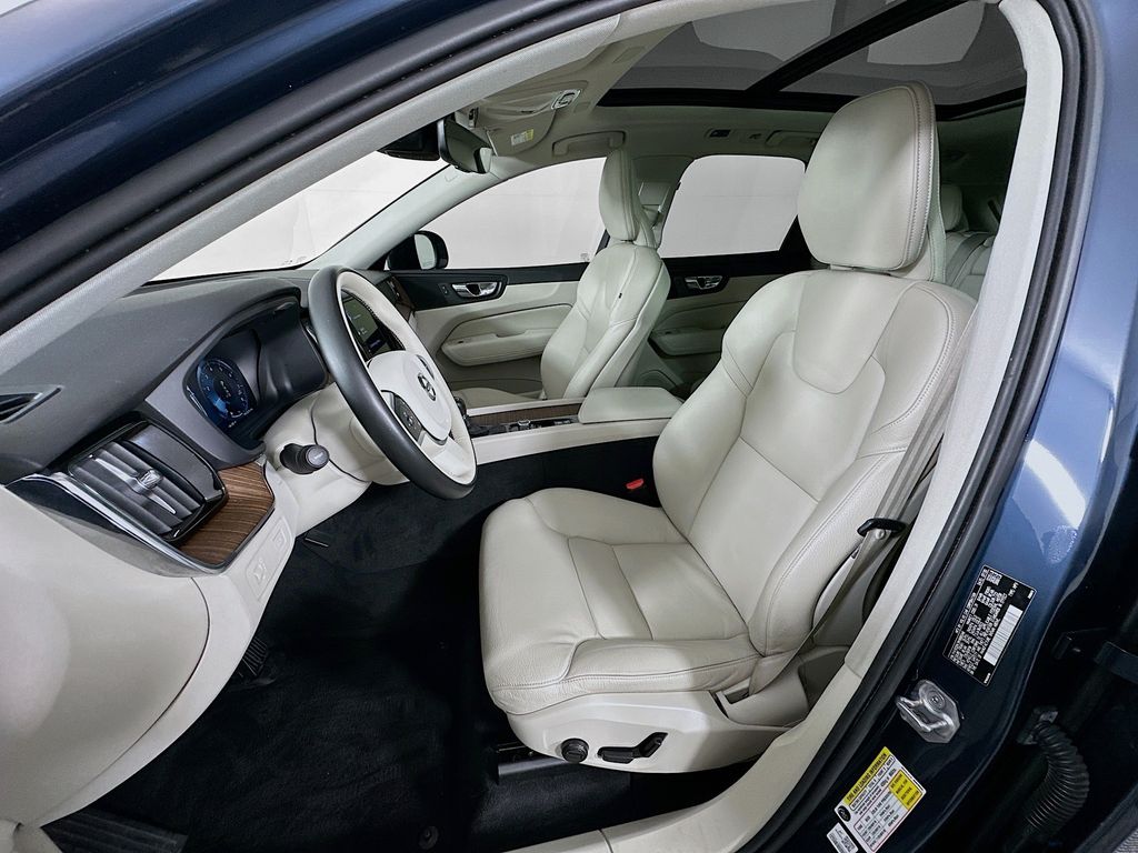 Thumbnail: 2021 Volvo XC60 - 20