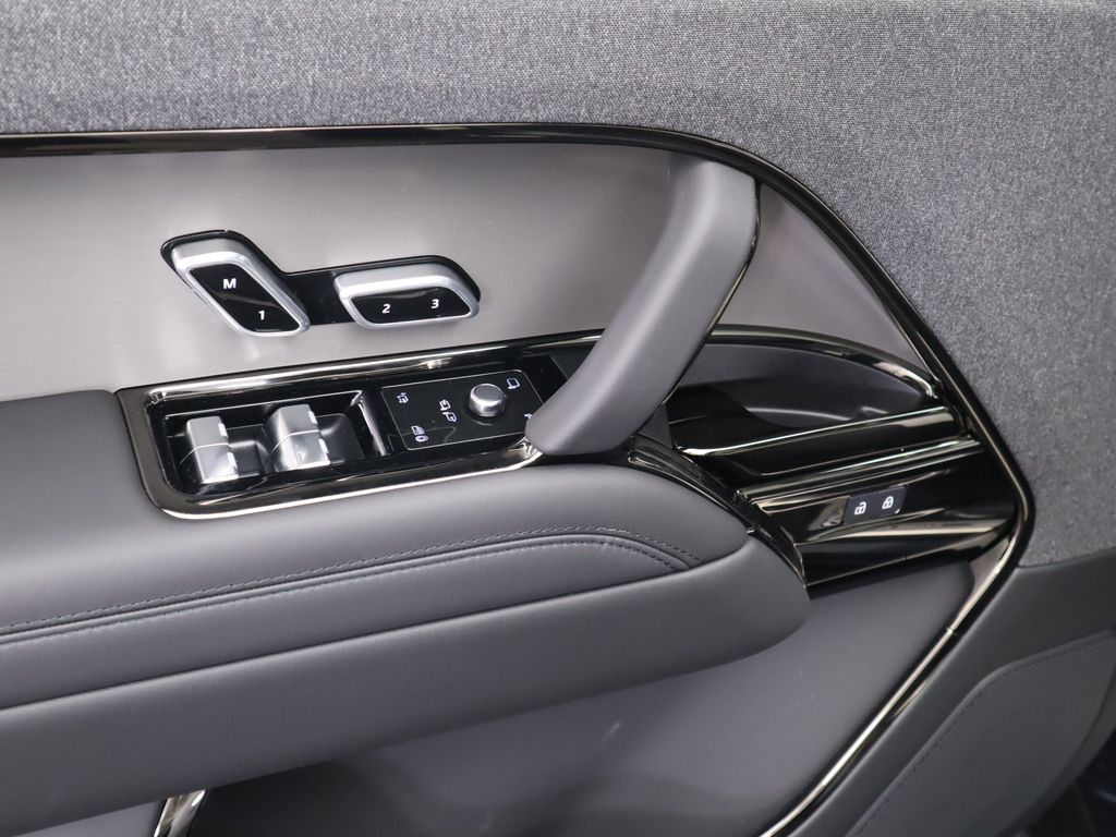Thumbnail: 2025 Land Rover Range Rover Sport - 24