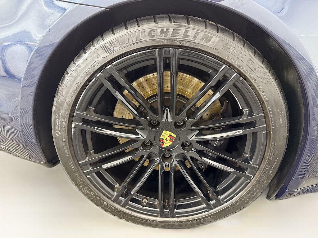 Thumbnail: 2016 Porsche 911 - 32