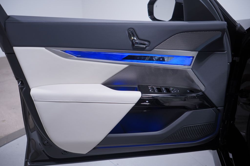 Thumbnail: 2026 BMW i7 - 16