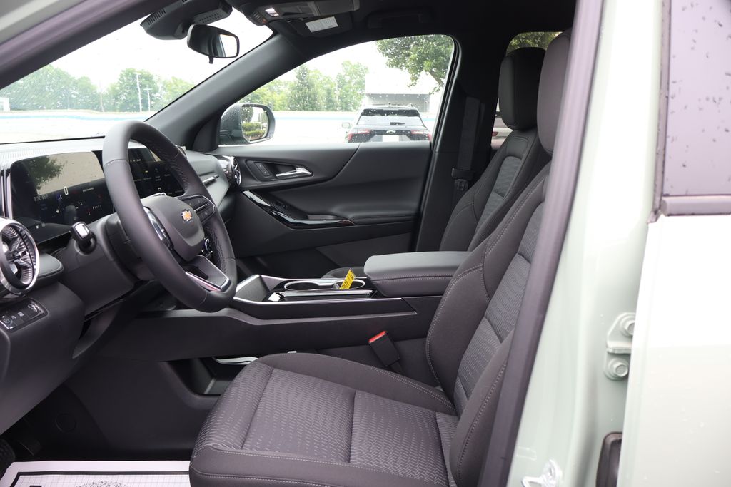 2025 Chevrolet Equinox LT 13