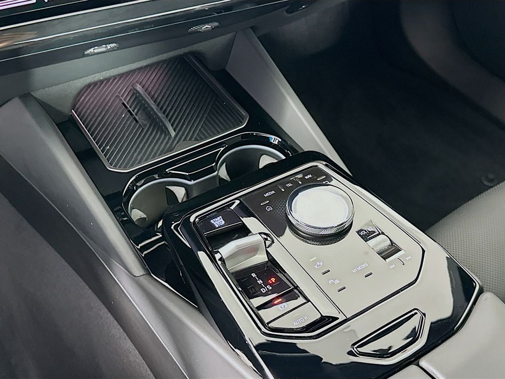 Thumbnail: 2025 BMW 5 Series - 17