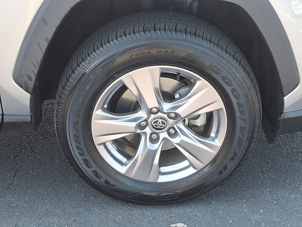 2022 Toyota RAV4 XLE 8