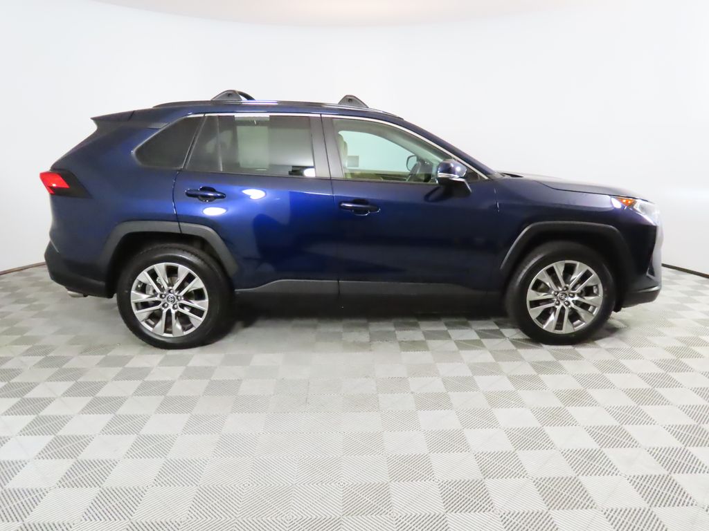 Thumbnail: 2019 Toyota RAV4 - 6