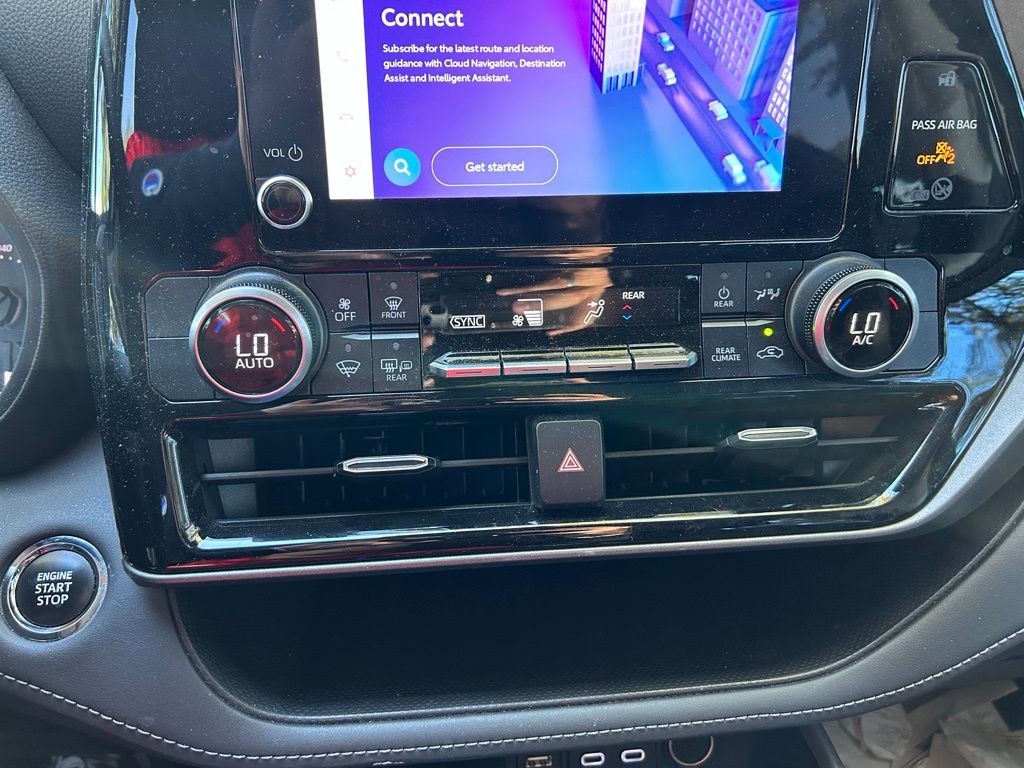 Thumbnail: 2023 Toyota Highlander - 26