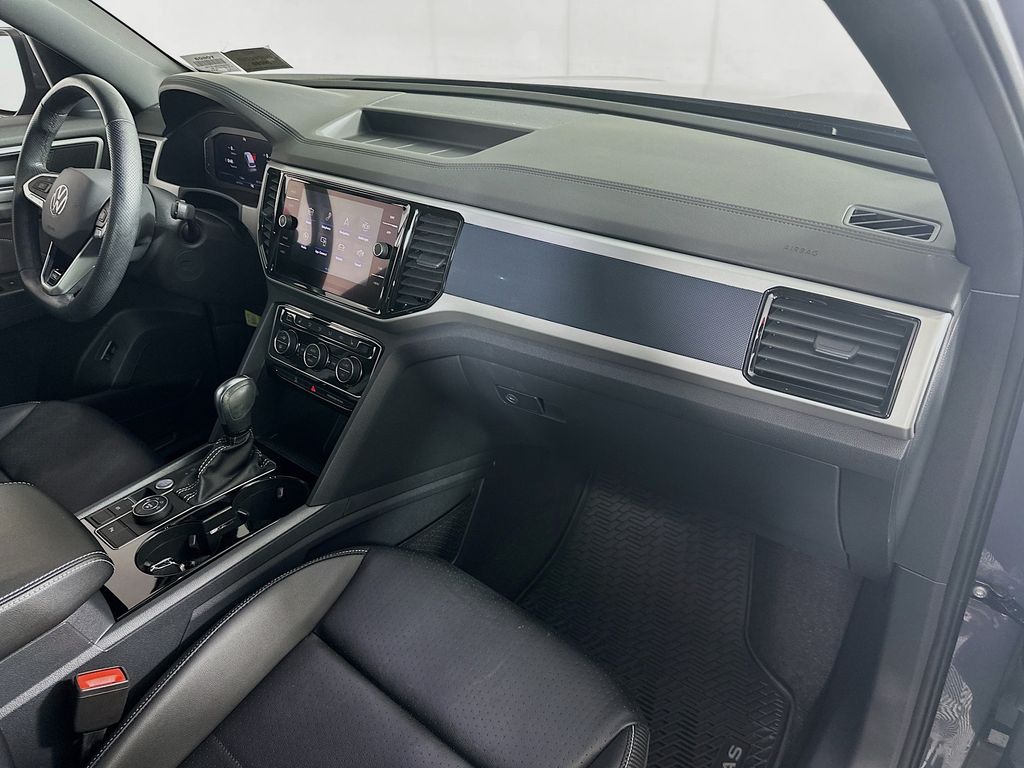 Used 2022 Gray Volkswagen 3.6L V6 SEL R-Line image 32