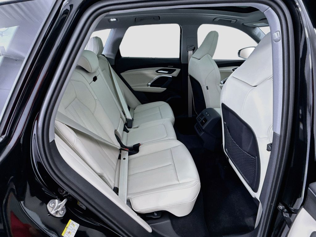 Thumbnail: 2026 Audi Q5 - 22