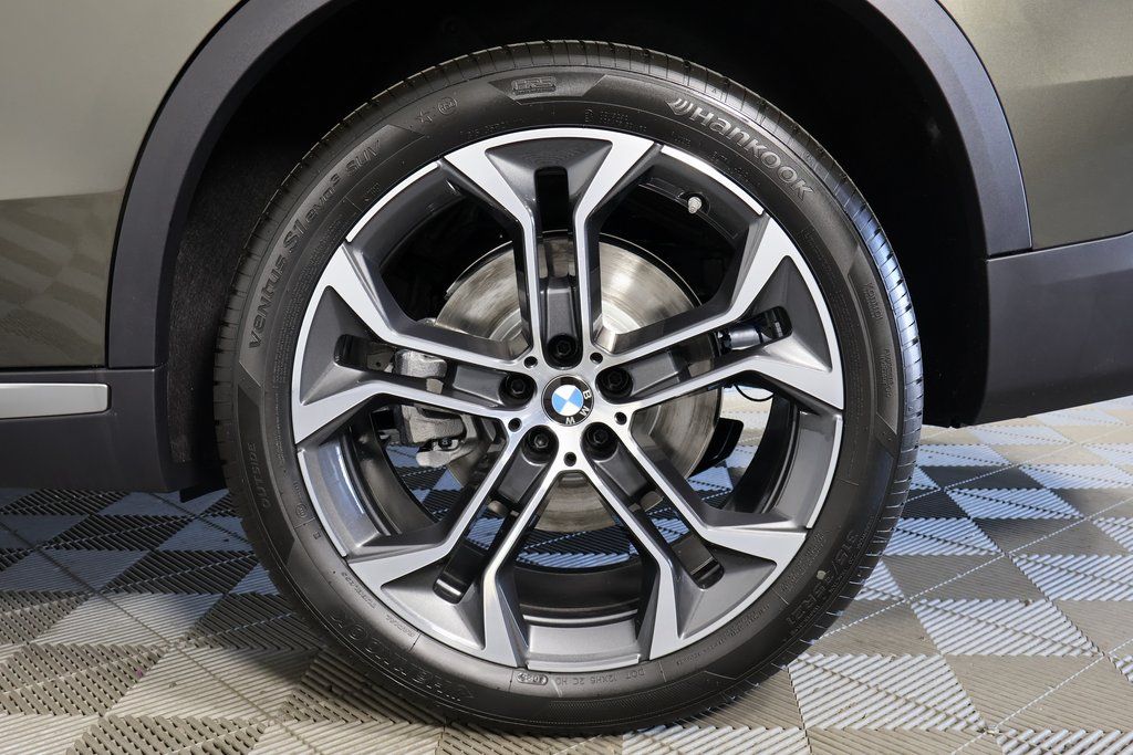 Thumbnail: 2026 BMW X5 - 10