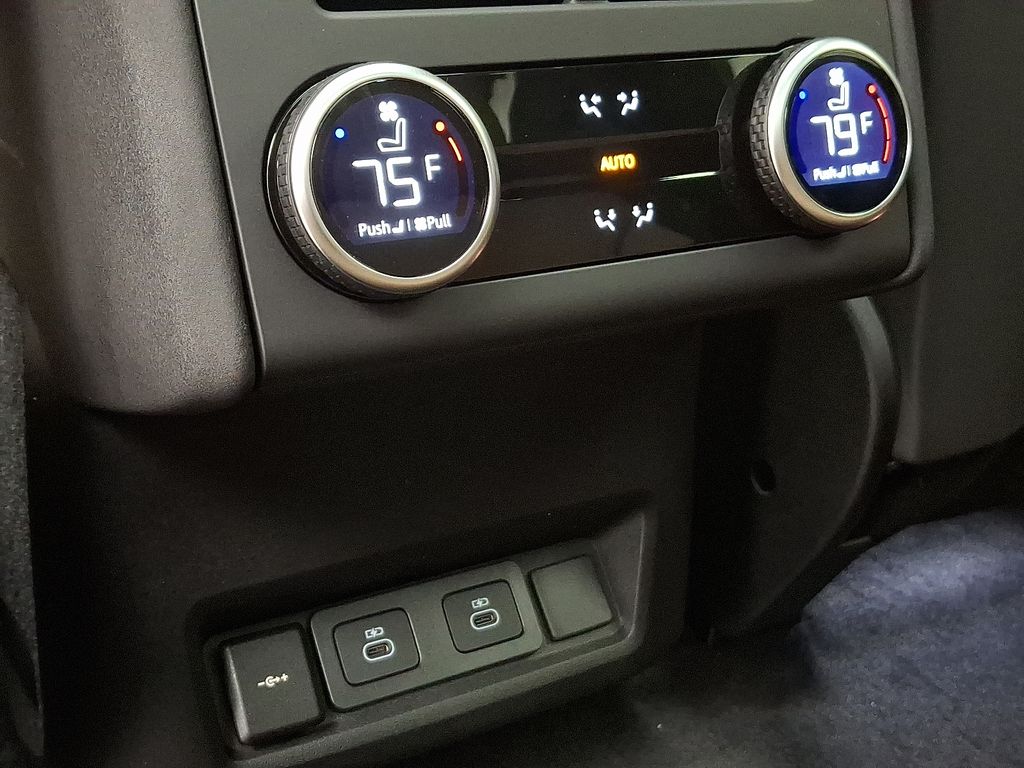 Thumbnail: 2026 Land Rover Discovery - 7