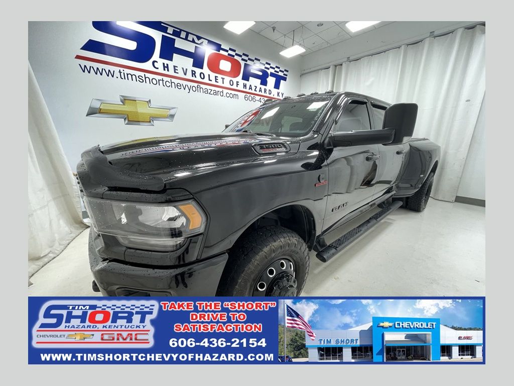 Diamond Black Crystal Pearlcoat 2022 RAM 3500 Pickup Truck Four-Wheel Drive 6-Speed Automatic