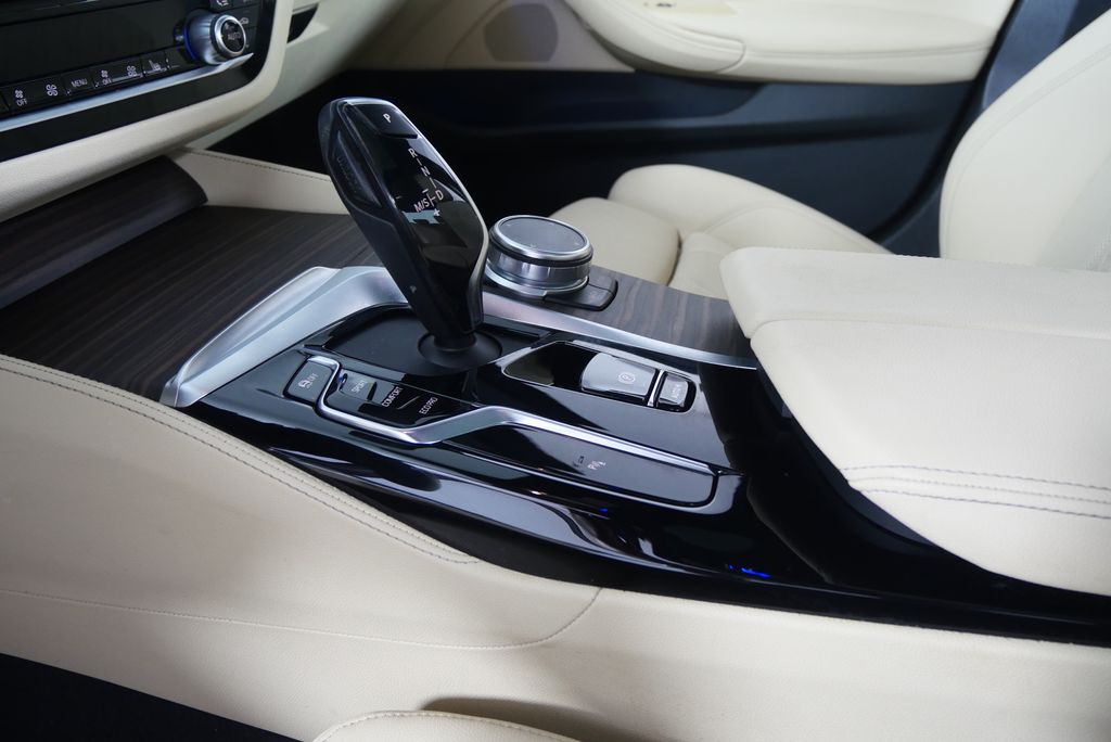 2022 BMW 5 Series 530i 24