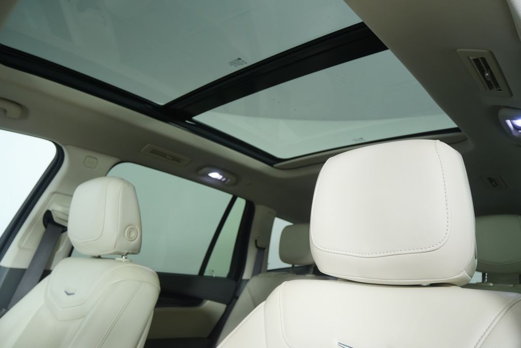 Thumbnail: 2021 Cadillac XT6 - 12