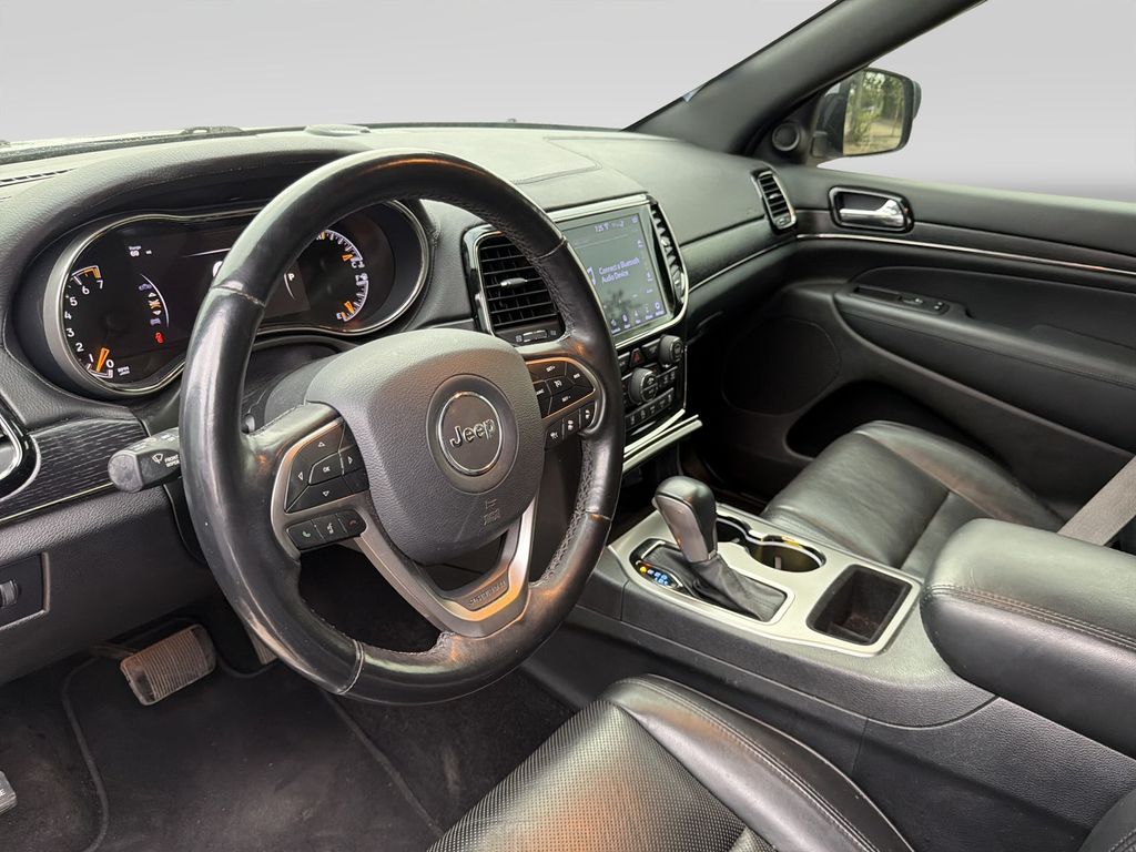 Used 2020 Silver Jeep Overland image 11