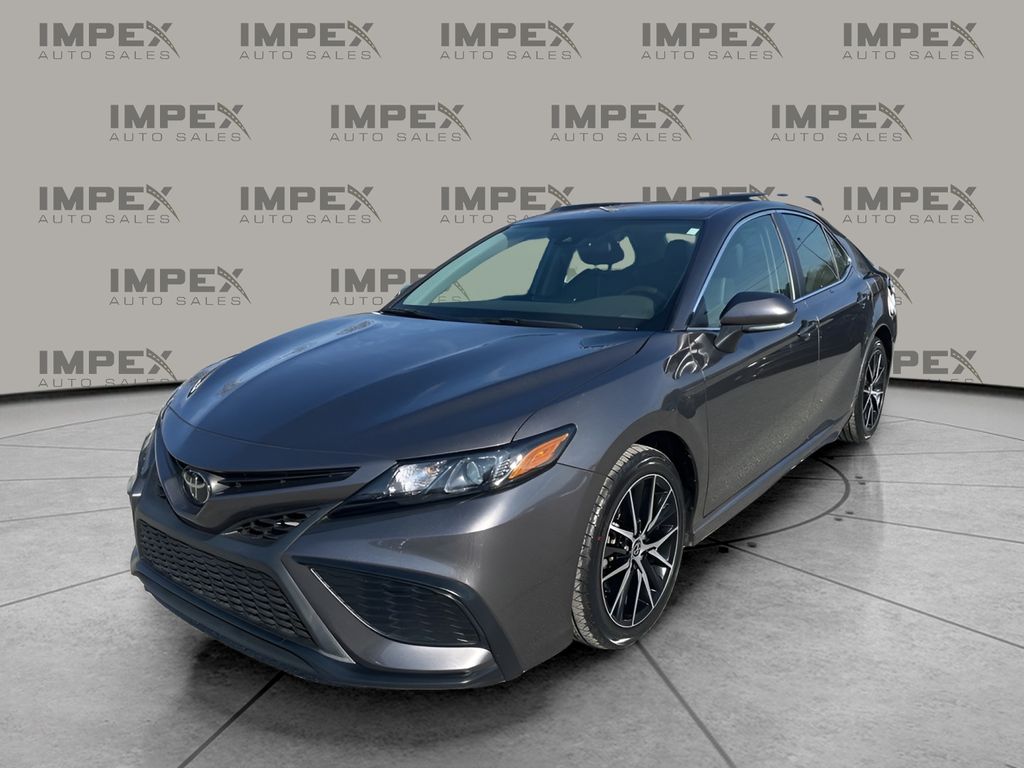 2023 Toyota Camry SE's photo