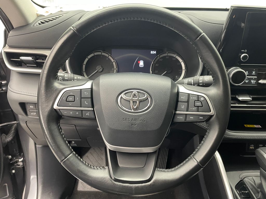 Thumbnail: 2023 Toyota Highlander - 21