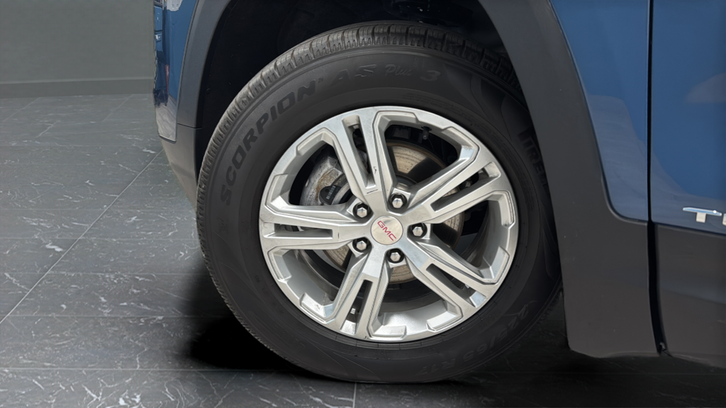 Used 2024 Downpour Metallic GMC SLE image 33