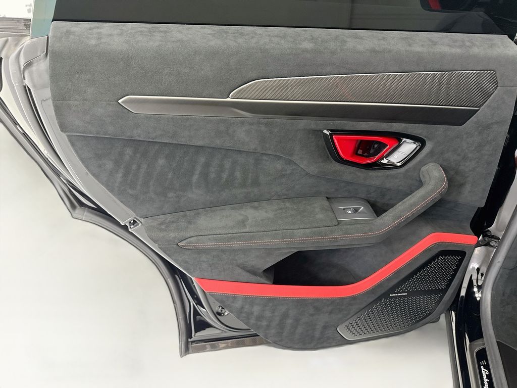 Thumbnail: 2023 Lamborghini Urus - 25
