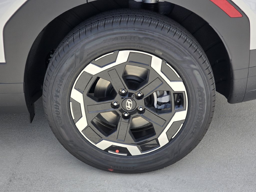 New 2027 Silver Hyundai SE image 5